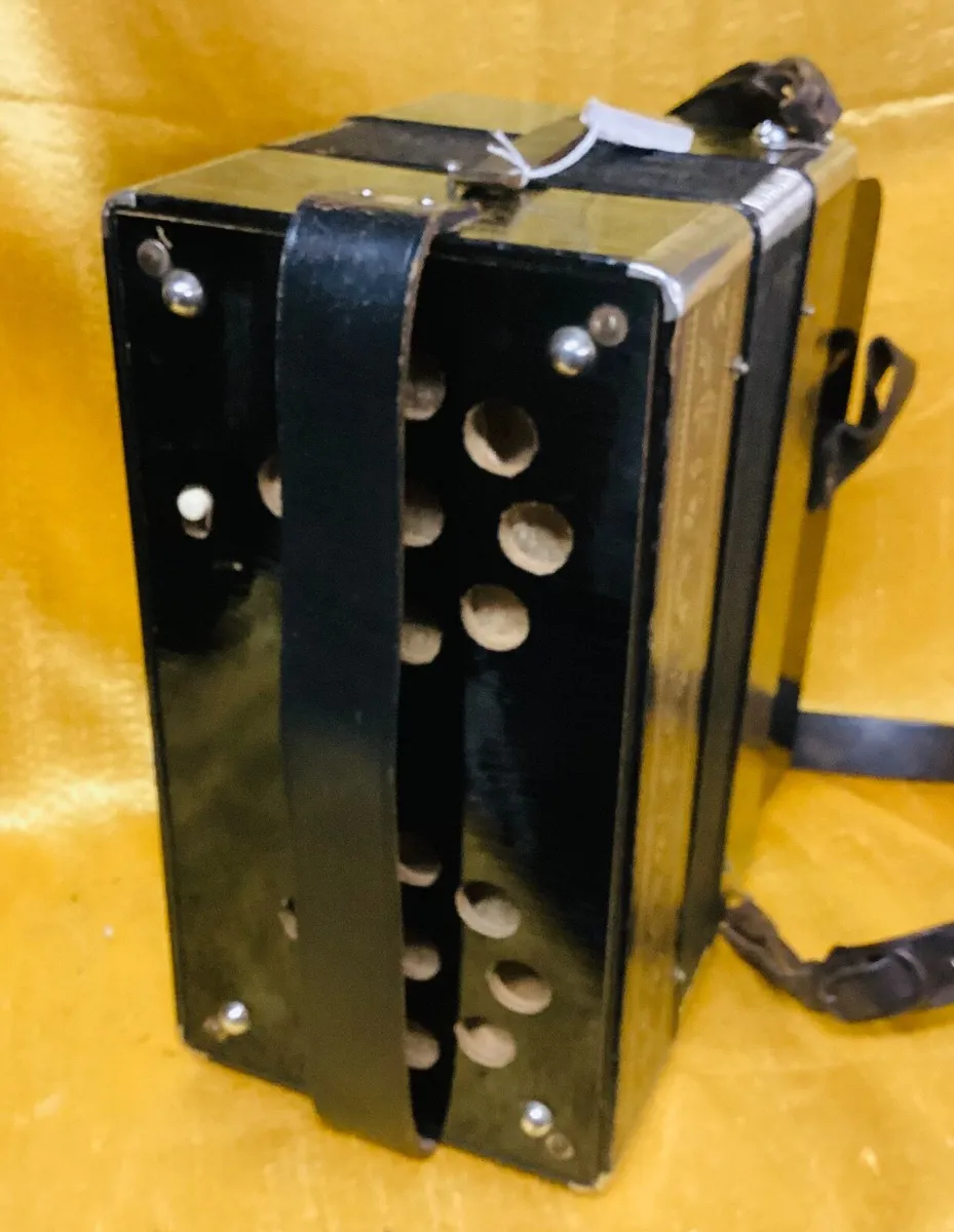 HOHNER 10 KEY C BUTTON MELODEON USED ACCORDION - Image 2