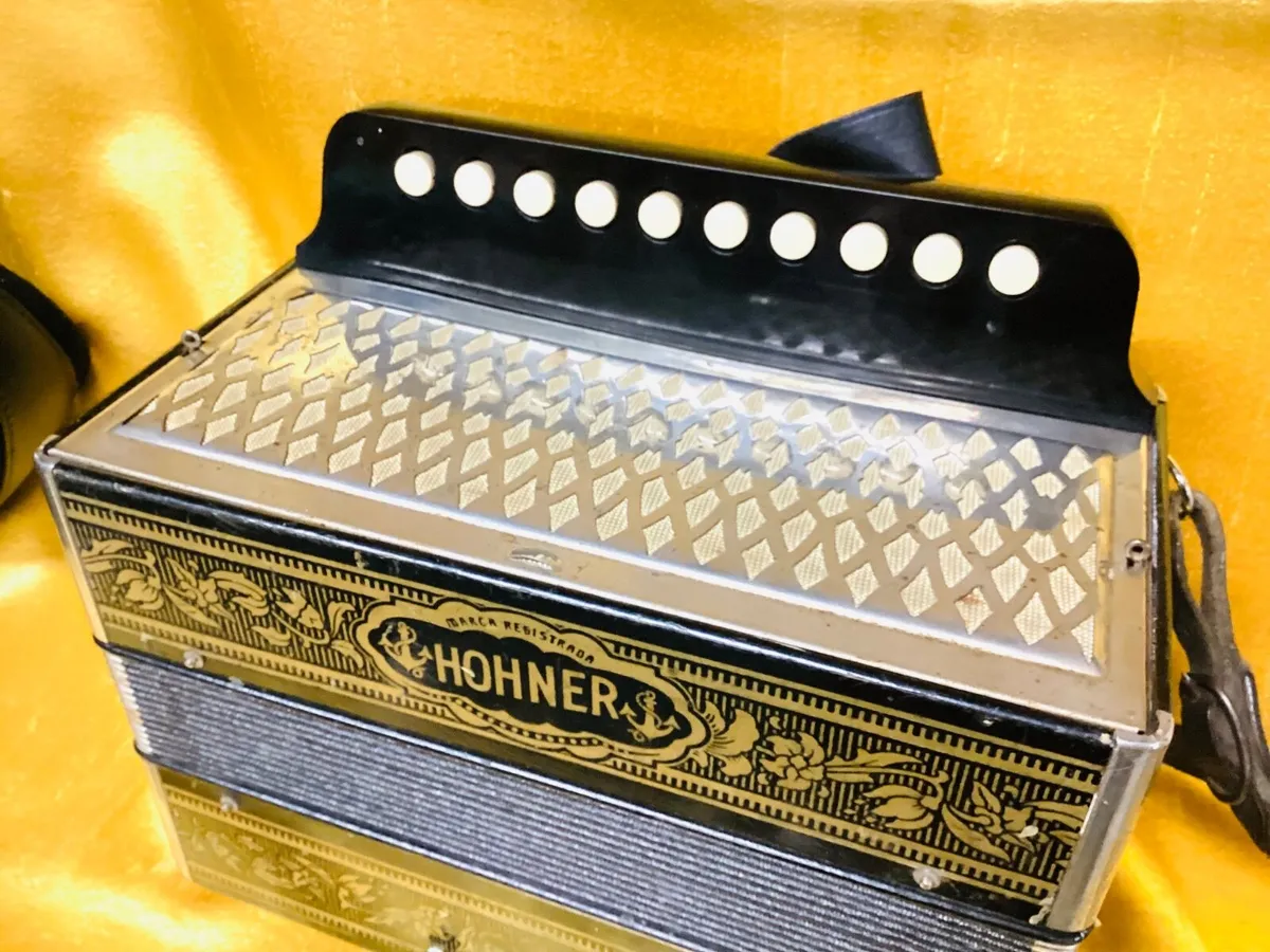 HOHNER 10 KEY C BUTTON MELODEON USED ACCORDION - Image 1