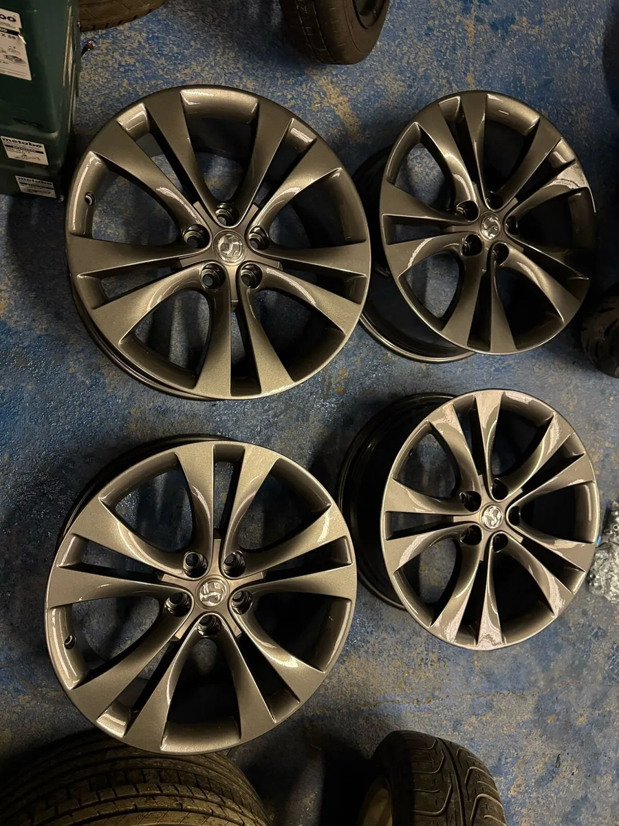 20” insignia genuine - Image 1