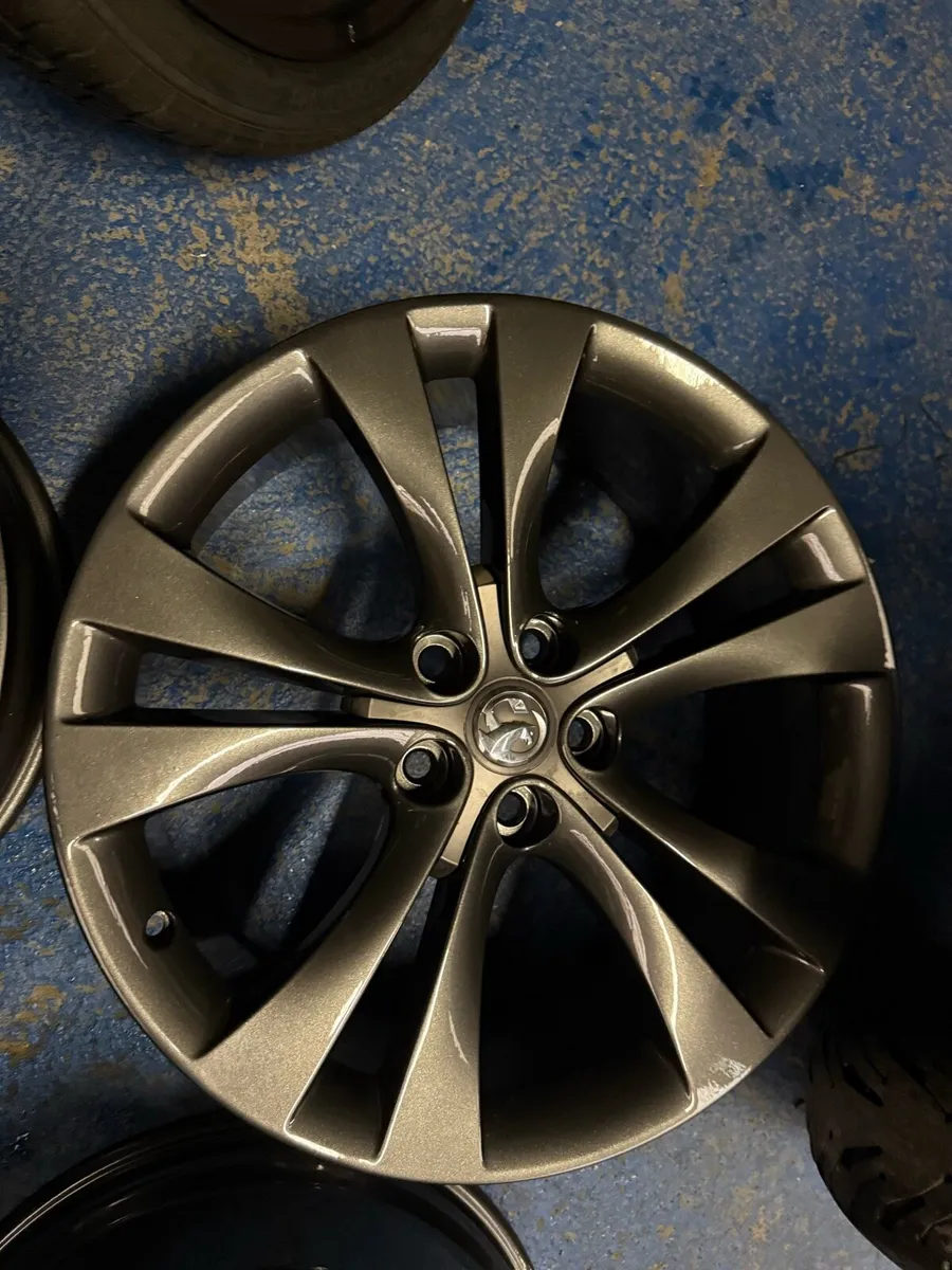 20” insignia genuine - Image 2