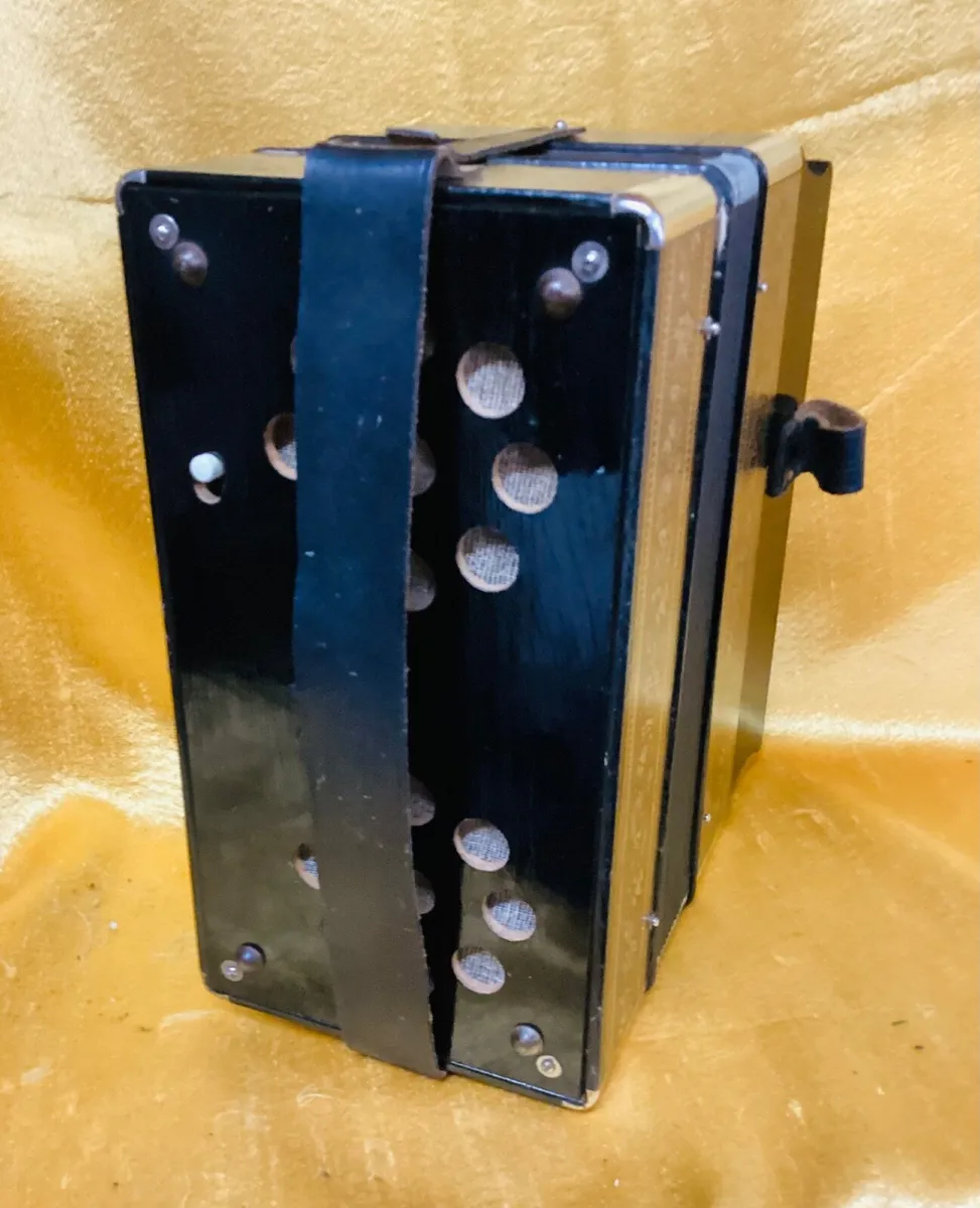 HOHNER 10 BUTTON MELODEON KEY G USED ACCORDION - Image 3