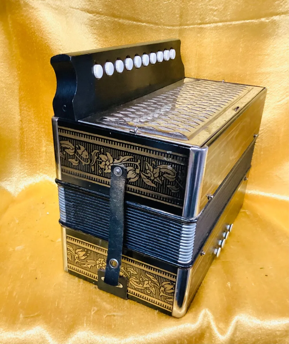 HOHNER 10 BUTTON MELODEON KEY G USED ACCORDION - Image 4