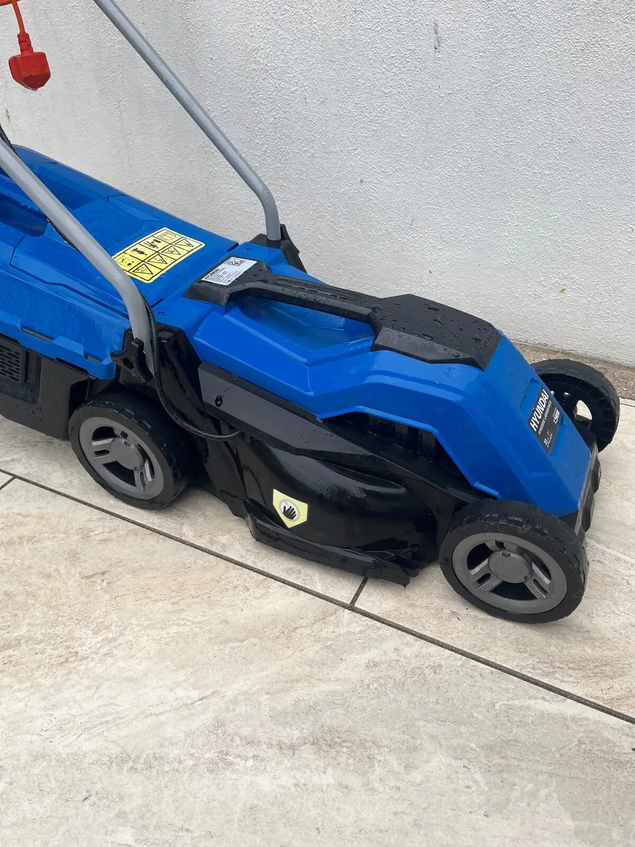 Hyundai HYM3300E - Lawnmower - Image 1