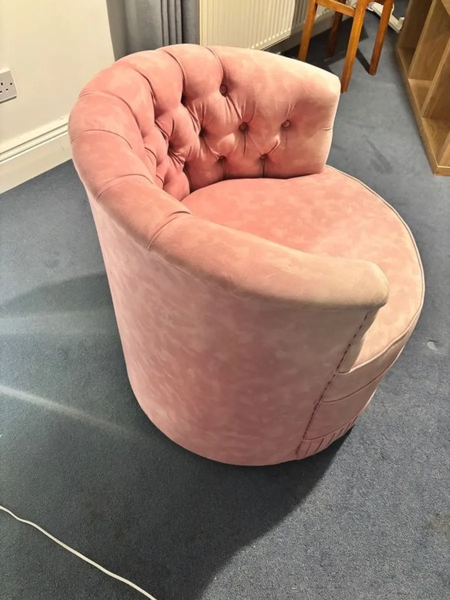 Plush room chair - Image 3