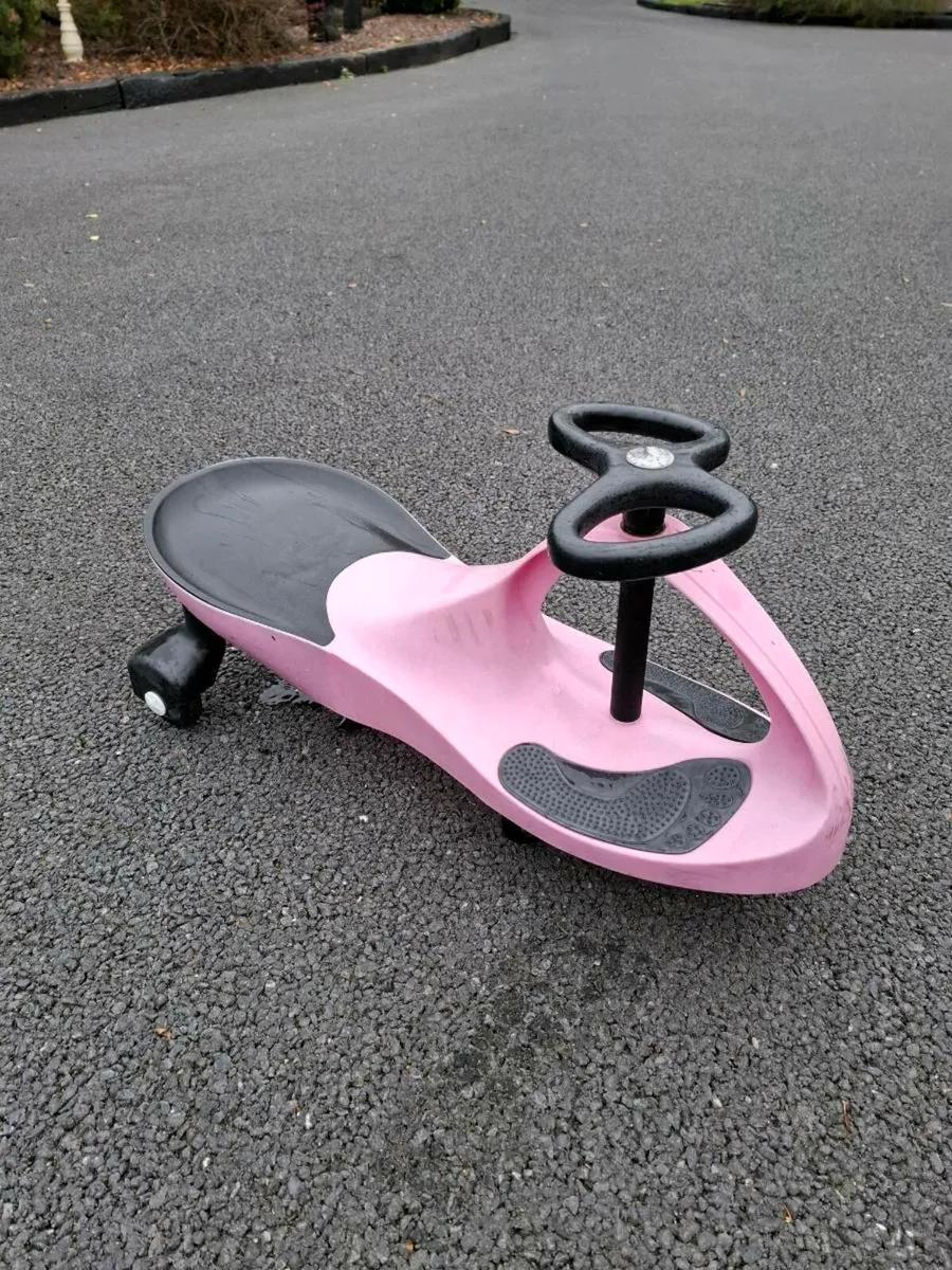 Swivel Car
