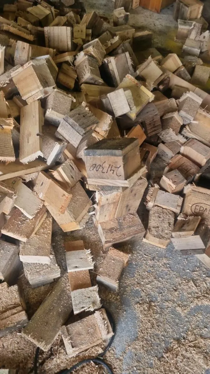 Pallet off cut - Image 1
