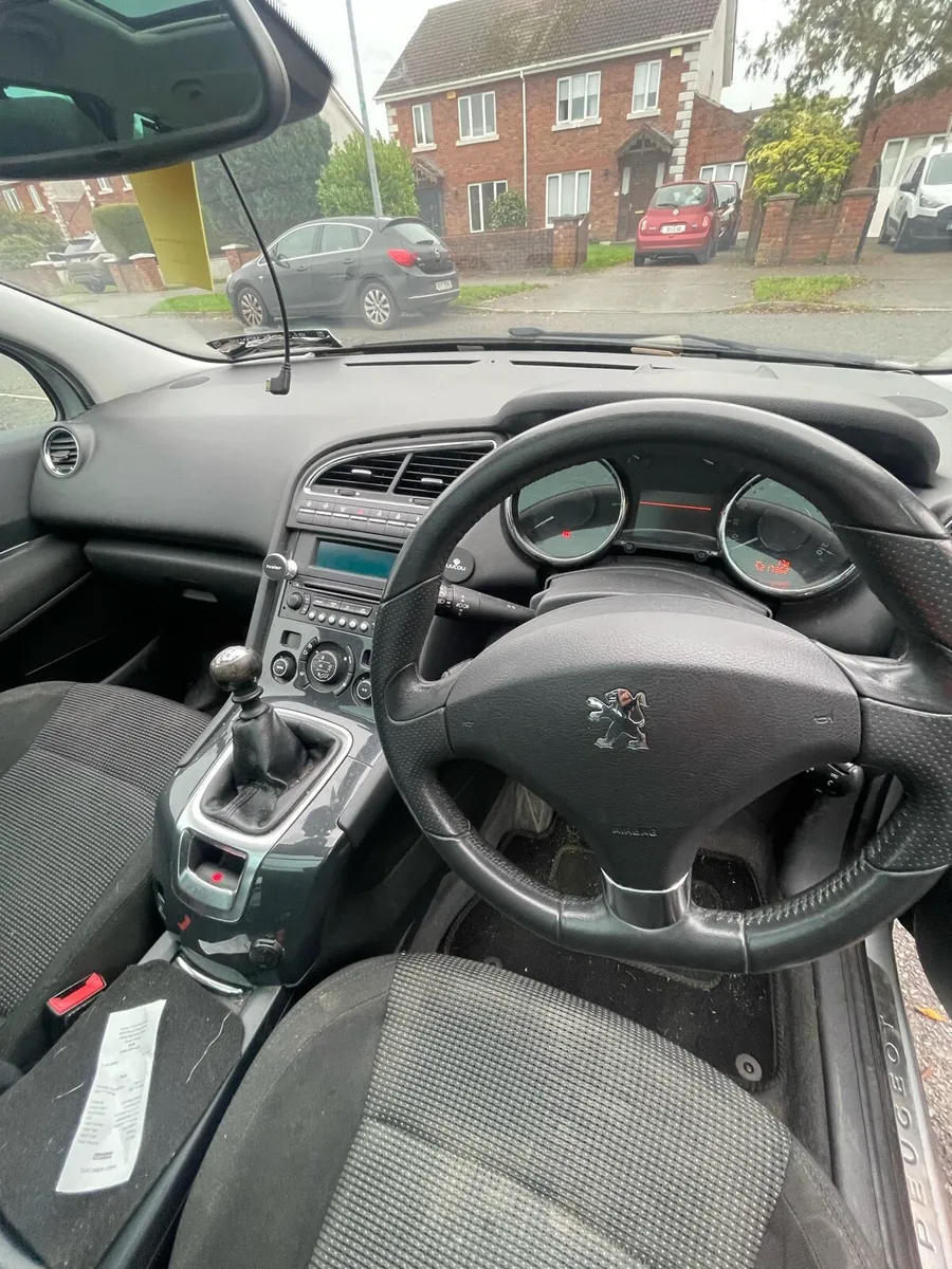 Peugeot 5008 Allure trim panoramic roof - Image 4