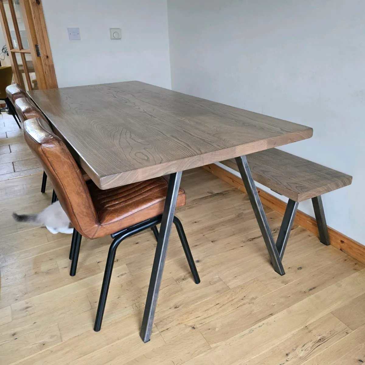 Dining table - Image 1