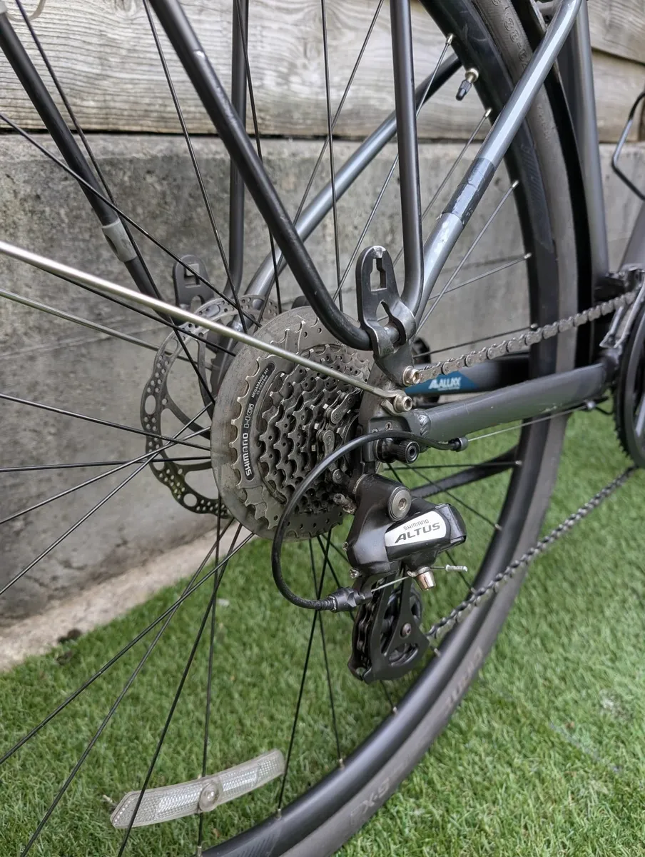 Giant Escape Disc Bicycle - Image 3