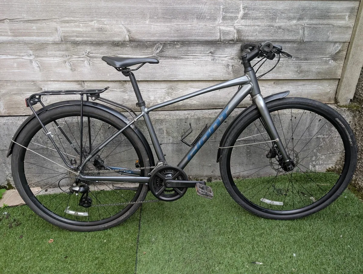 Giant Escape Disc Bicycle - Image 1