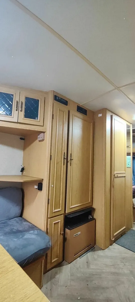 Caravan  4/5 berth in great condition, with awning - Image 2