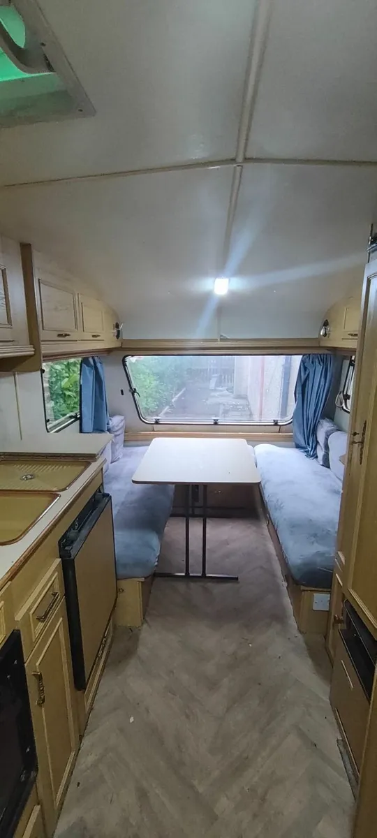 Caravan  4/5 berth in great condition, with awning - Image 3