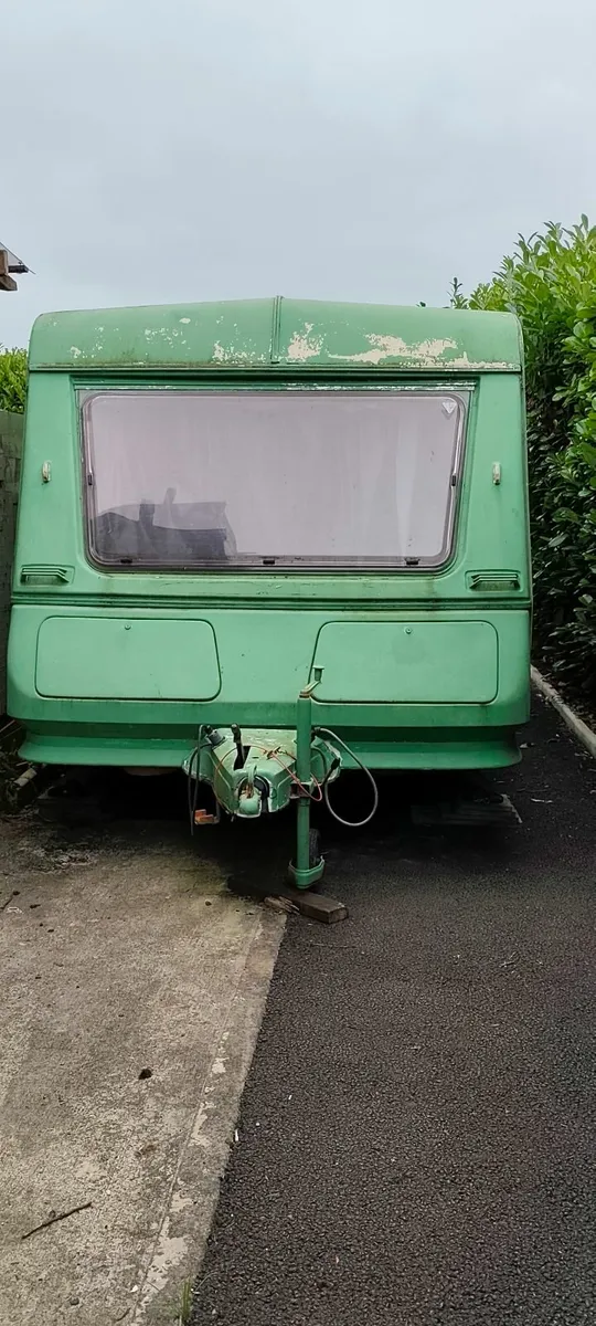 Caravan  4/5 berth in great condition, with awning - Image 1