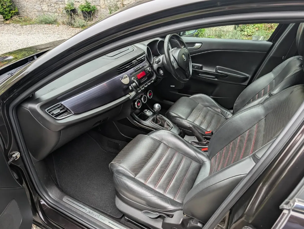 Alfa Romeo Giulietta 2012 - Image 2