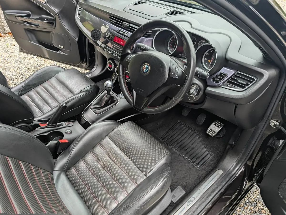 Alfa Romeo Giulietta 2012 - Image 4