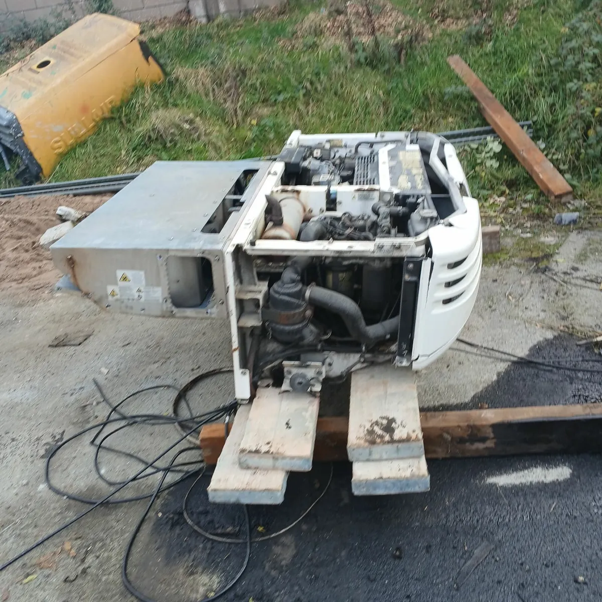 Engine with fridge cooler - Image 1