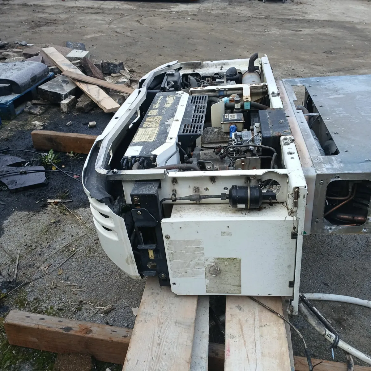 Engine with fridge cooler - Image 2