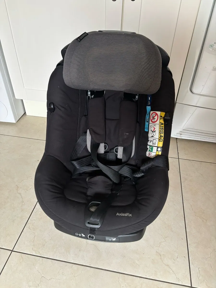 Maxi cosi axis 360 swivel car seat - Image 1