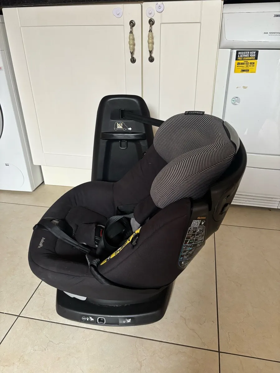 Maxi cosi axis 360 swivel car seat - Image 3