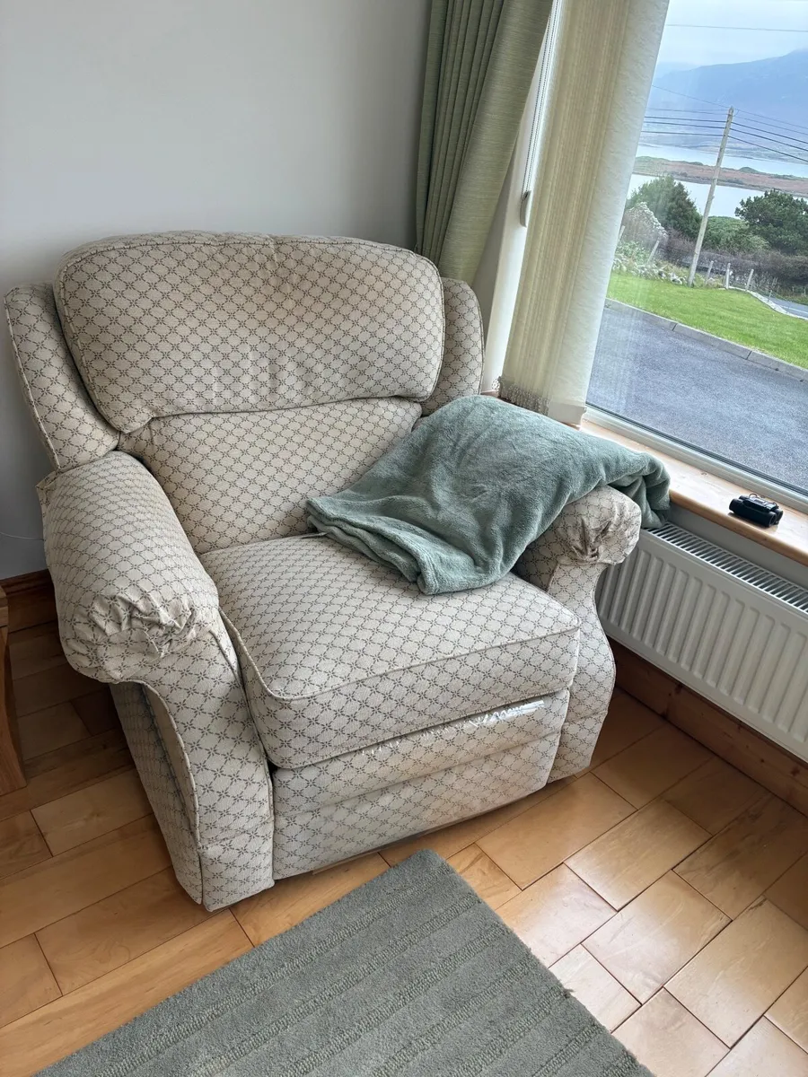2 seater, 3 seater and reclining chair - Image 2