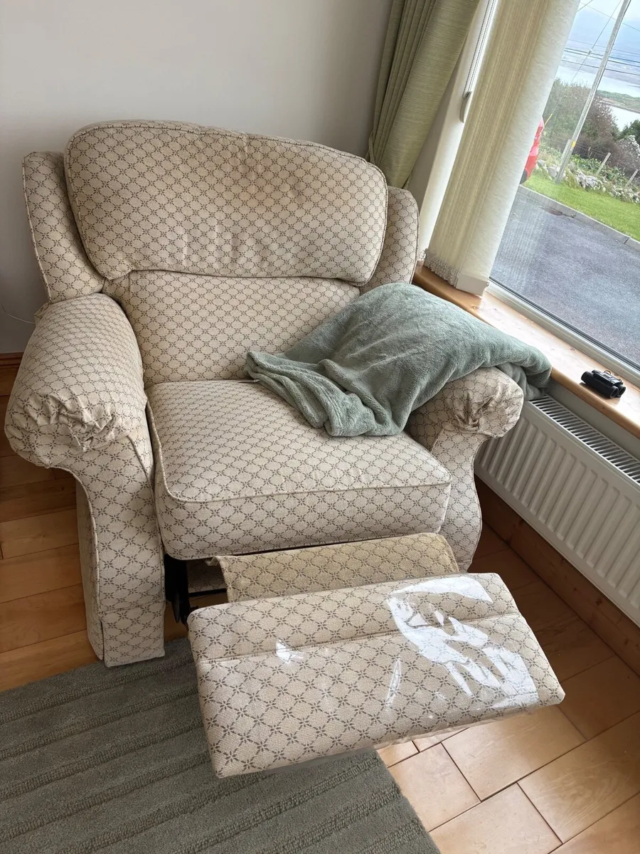 2 seater, 3 seater and reclining chair - Image 4