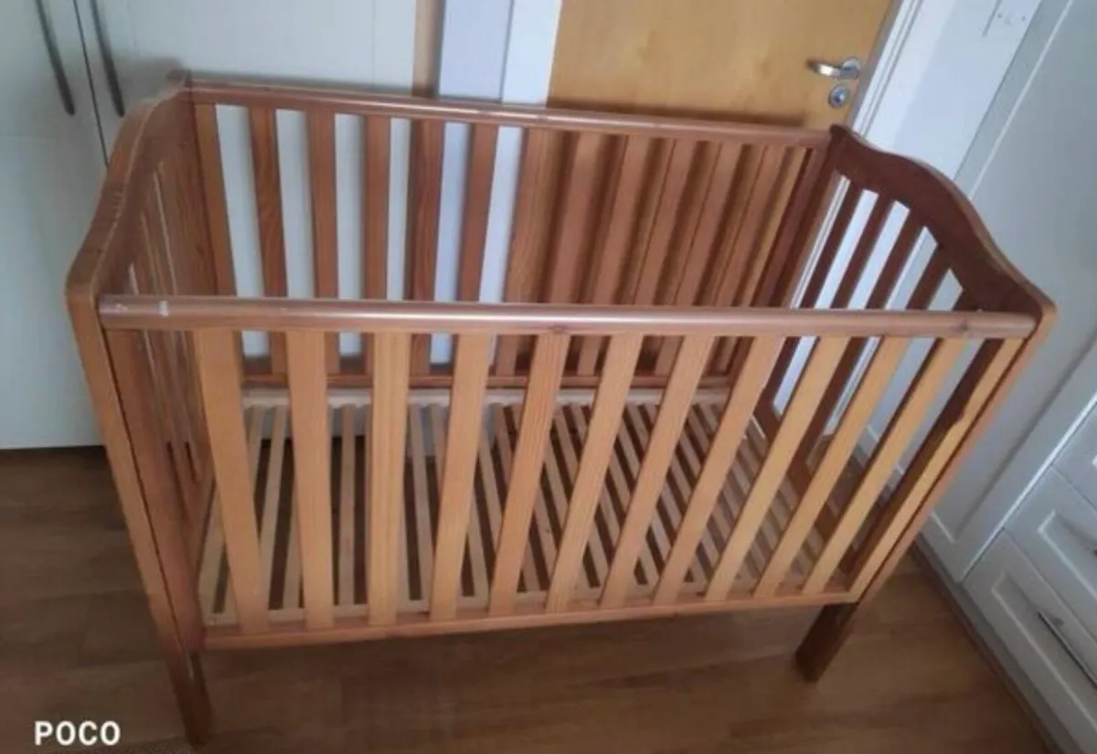 Kids wooden bed - Image 1