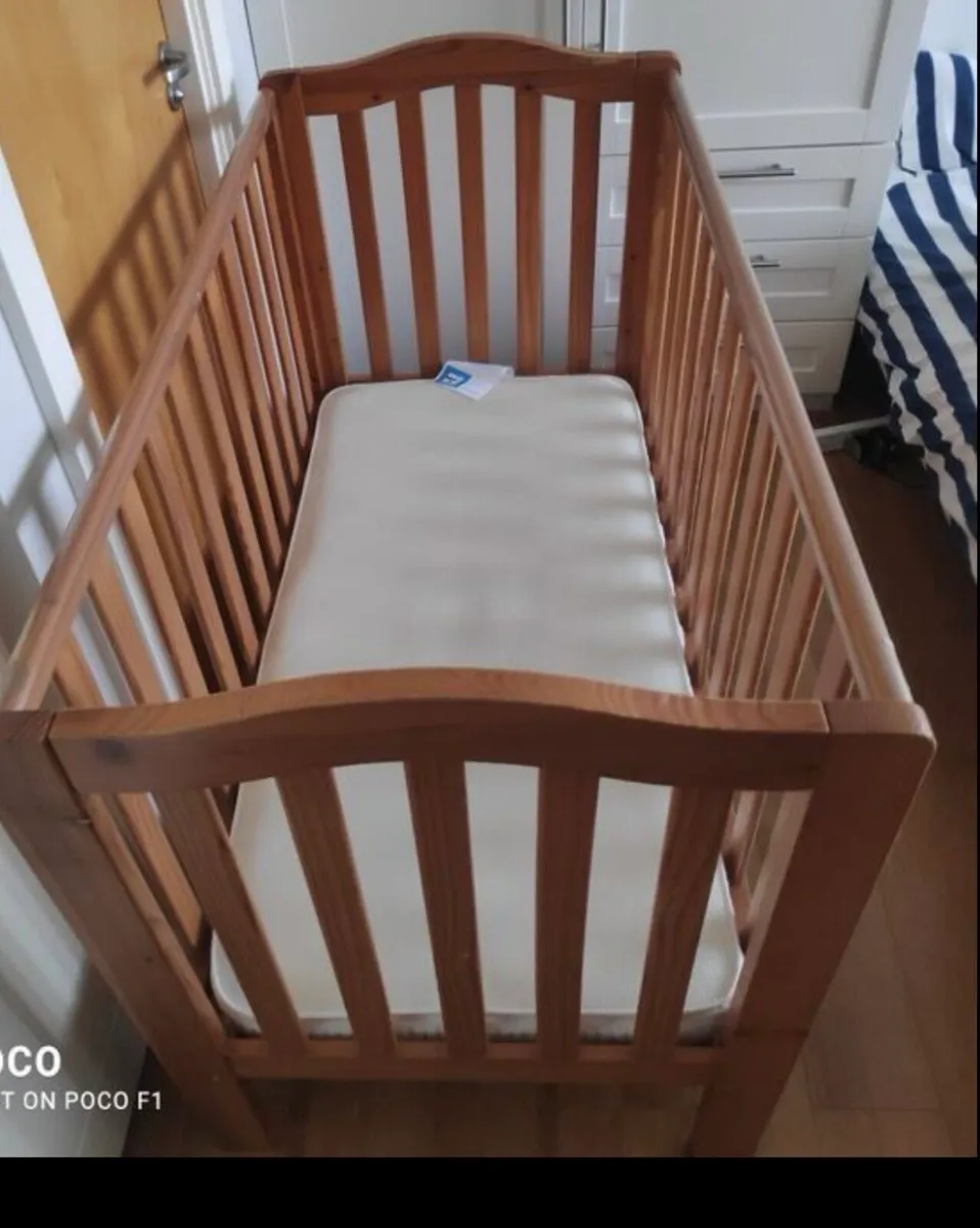 Kids wooden bed - Image 2