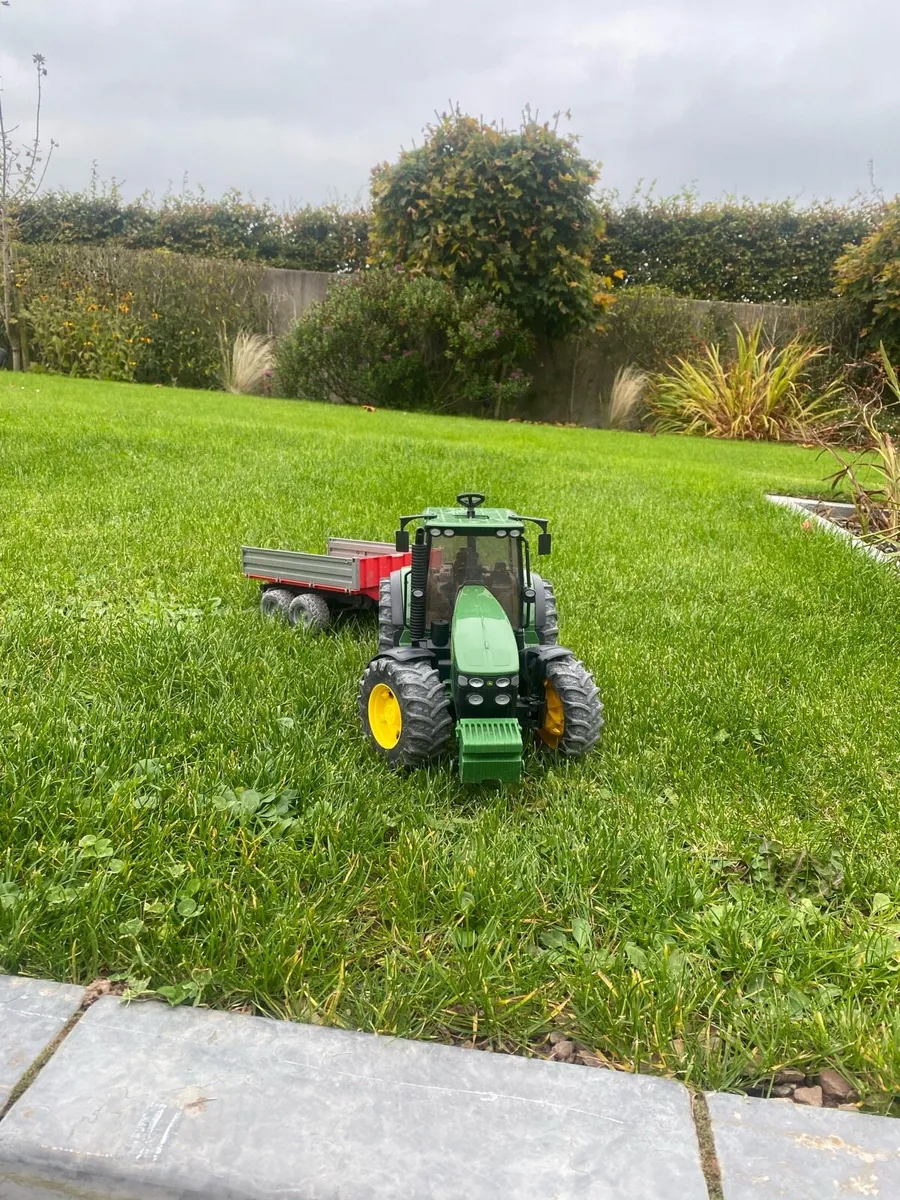 John Deere toy Britains tractor with trailer - Image 1