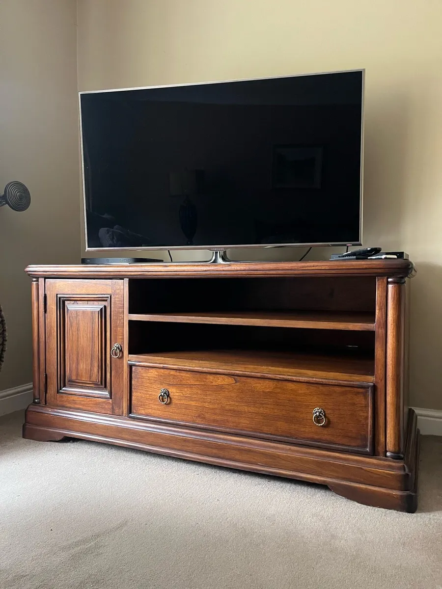 Solid wood TV unit - Image 1