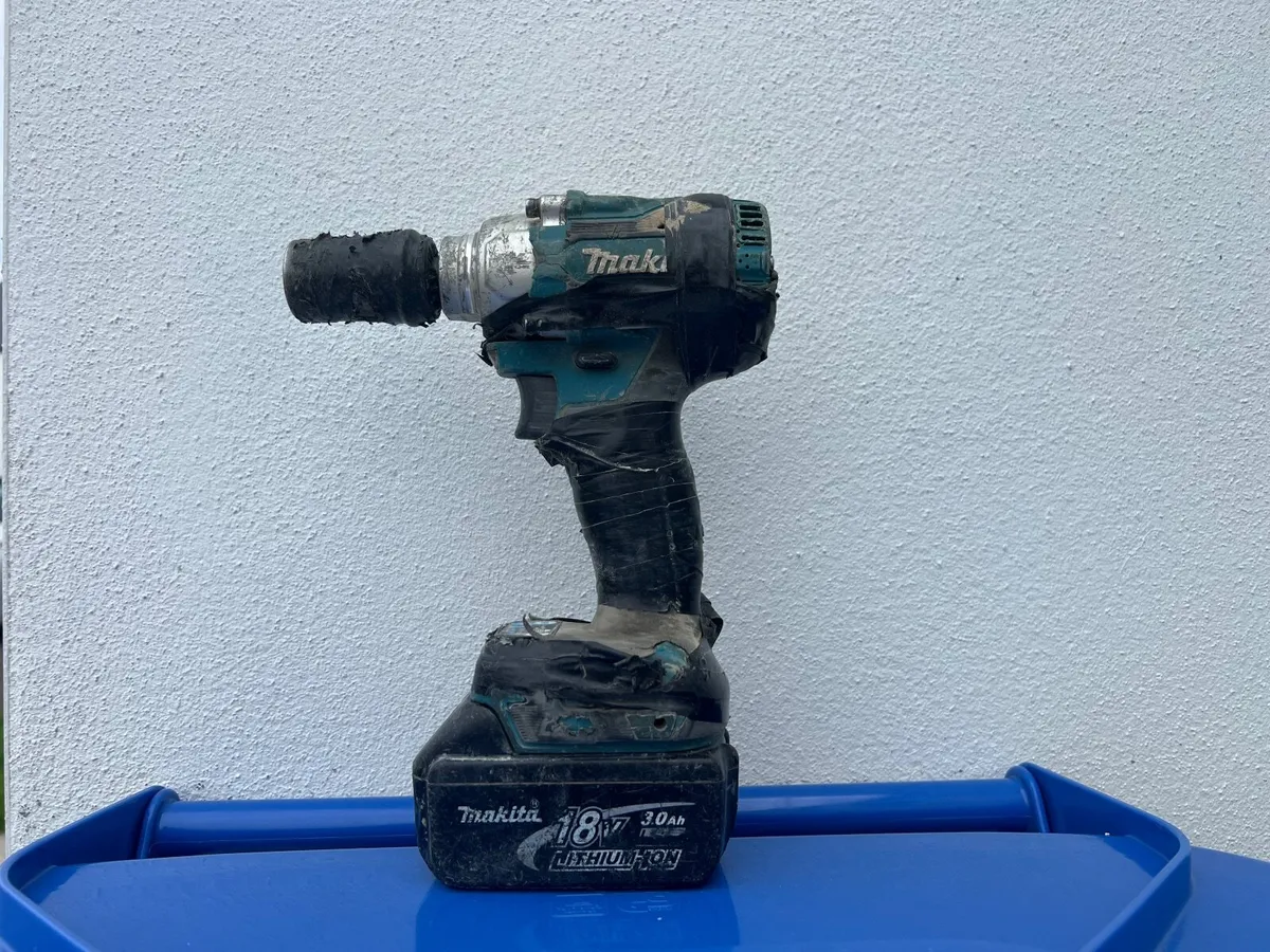 Makita impact wrench batteries\charger
hino hoook - Image 2