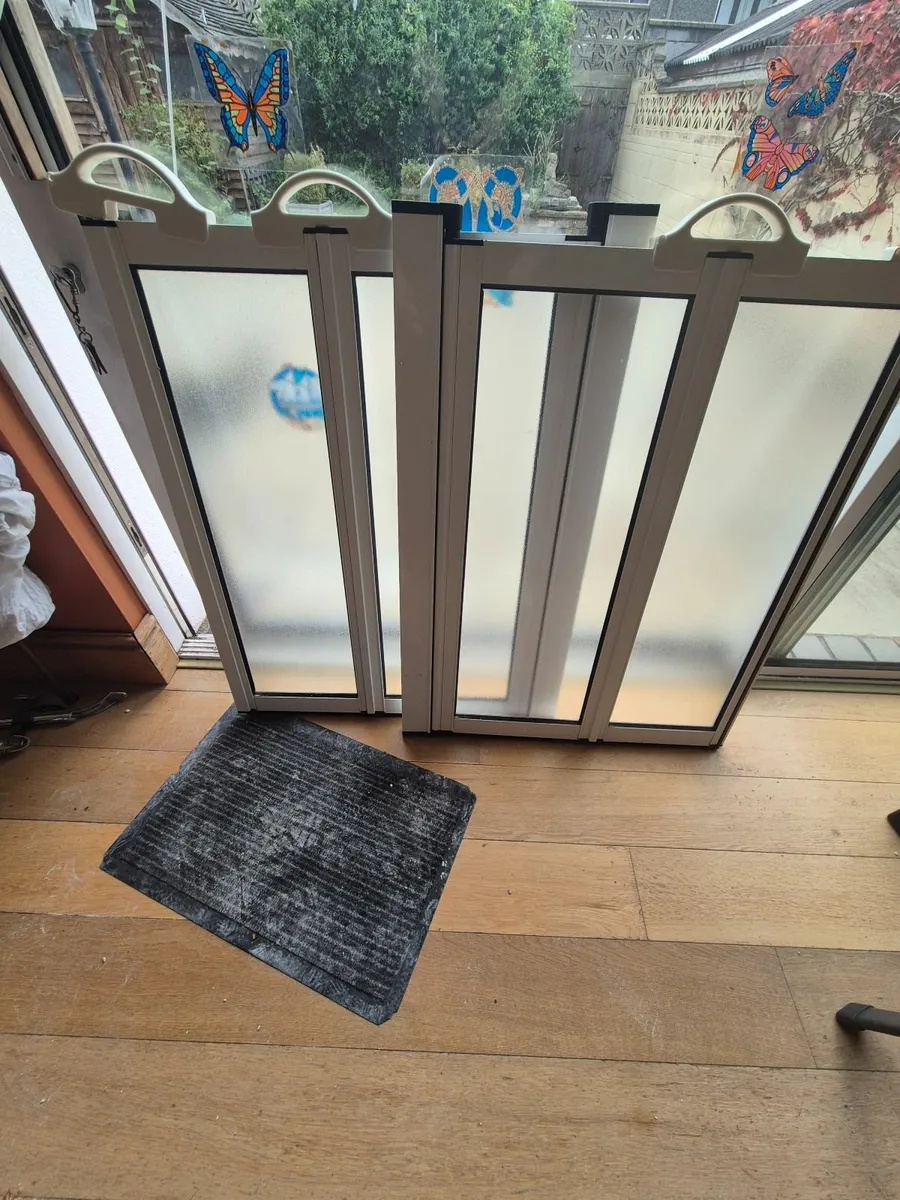 Wheelchair shower screen, handles, curtain rail - Image 1