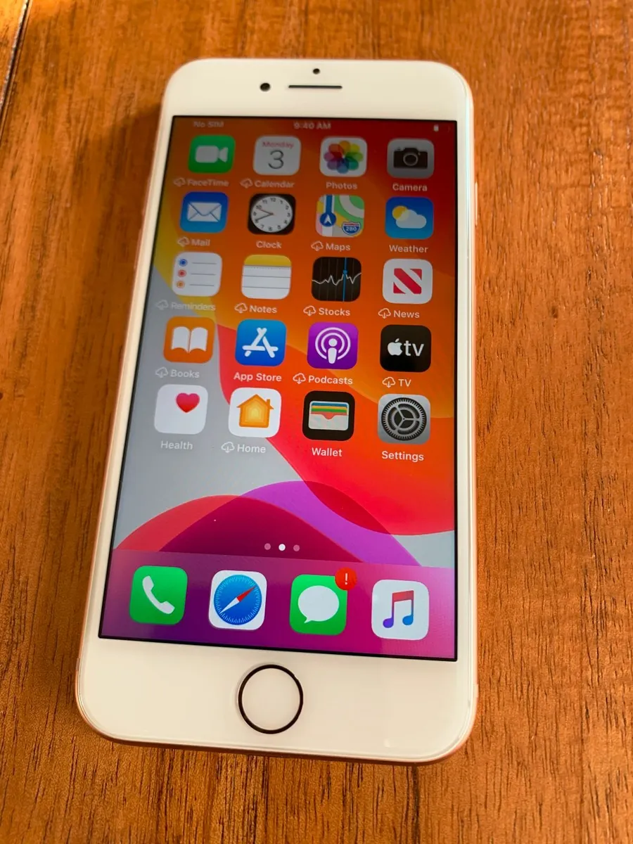 Apple  iPhone 8 Gold,Unlocked to all Networks - Image 1