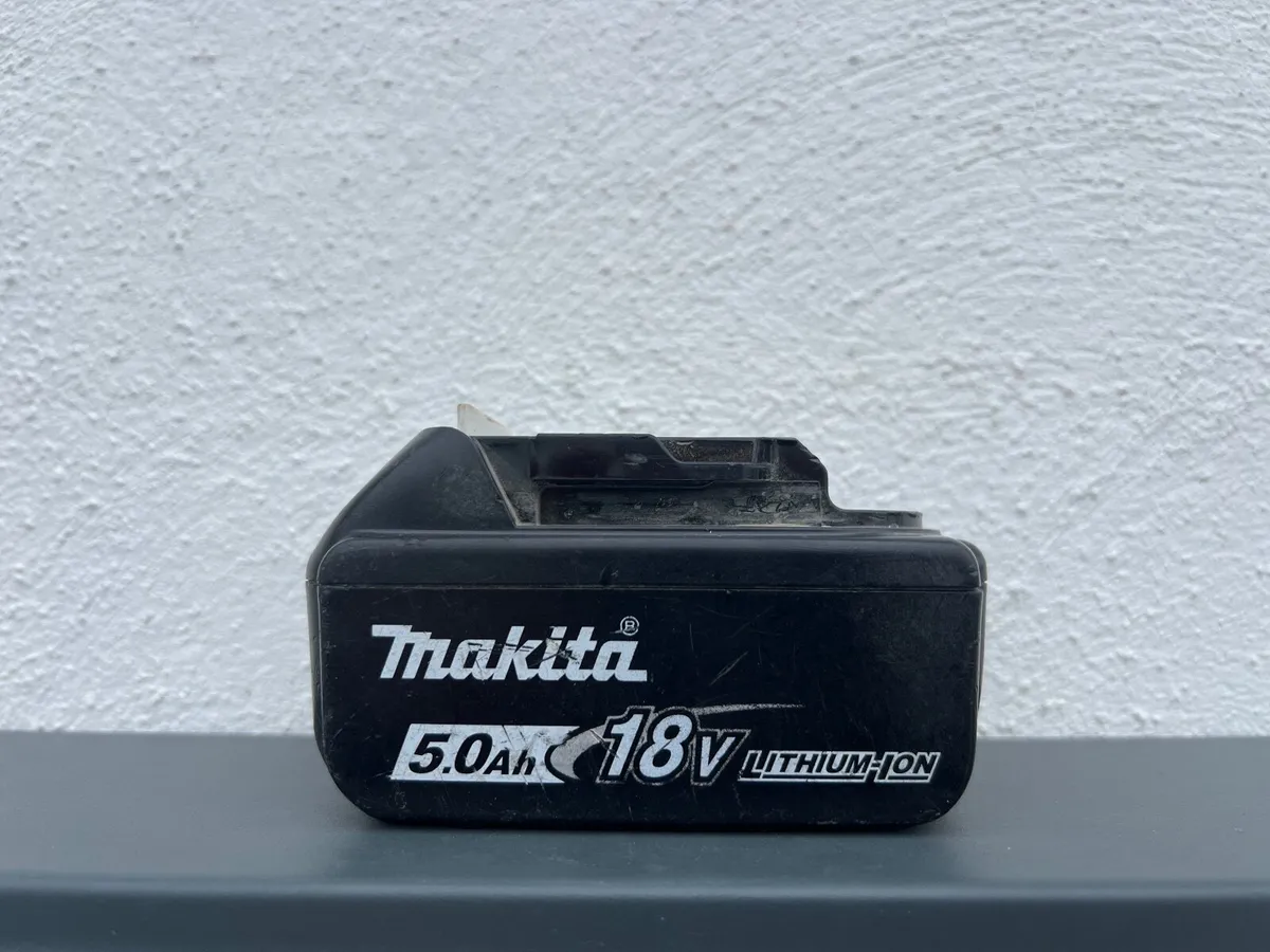 Makita impact wrench batteries\charger
hino hoook - Image 3