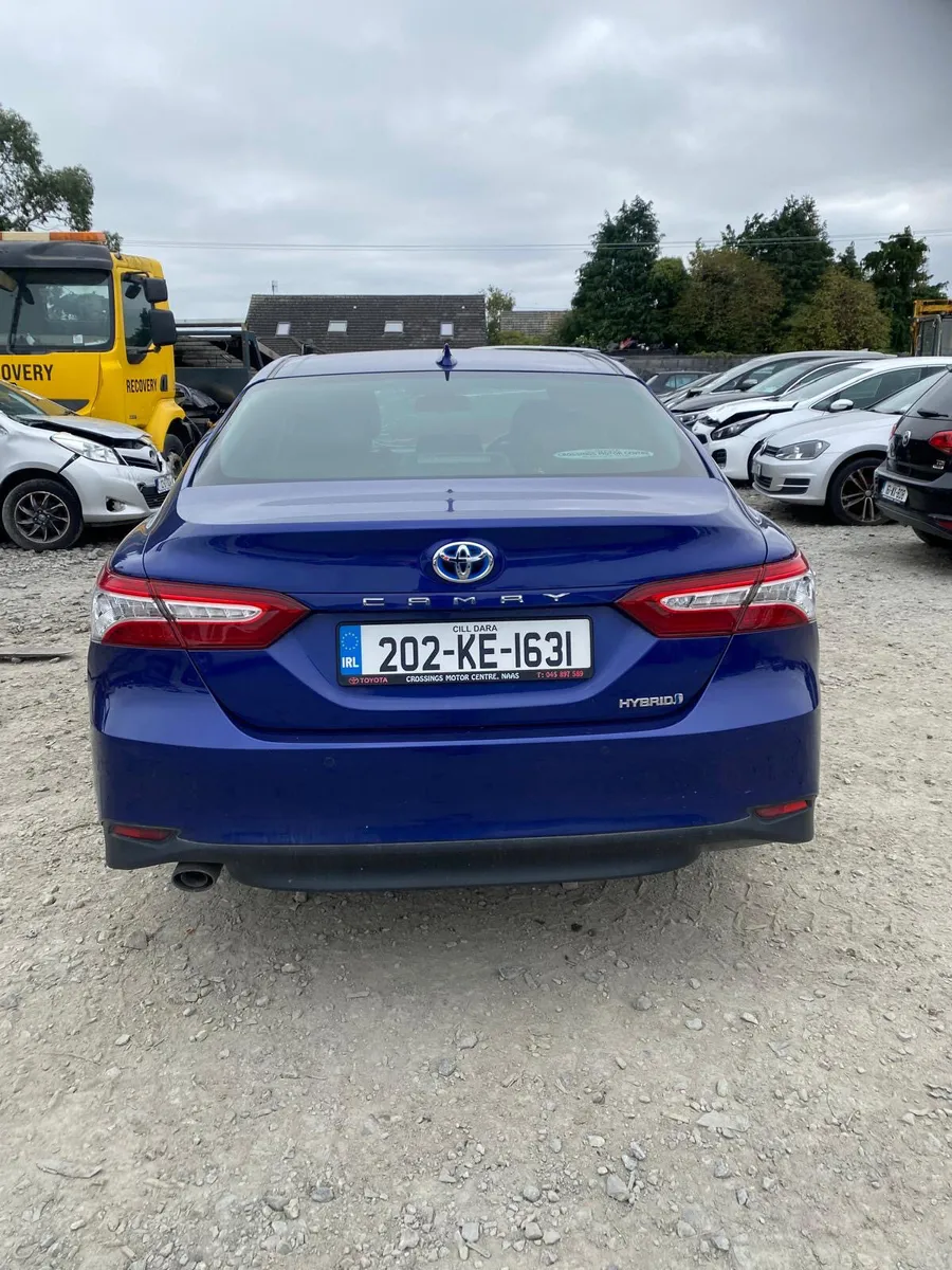 20 Toyota Camry hybrid - Image 2
