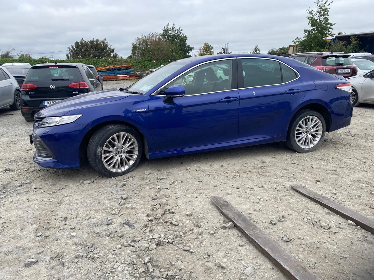 20 Toyota Camry hybrid - Image 4