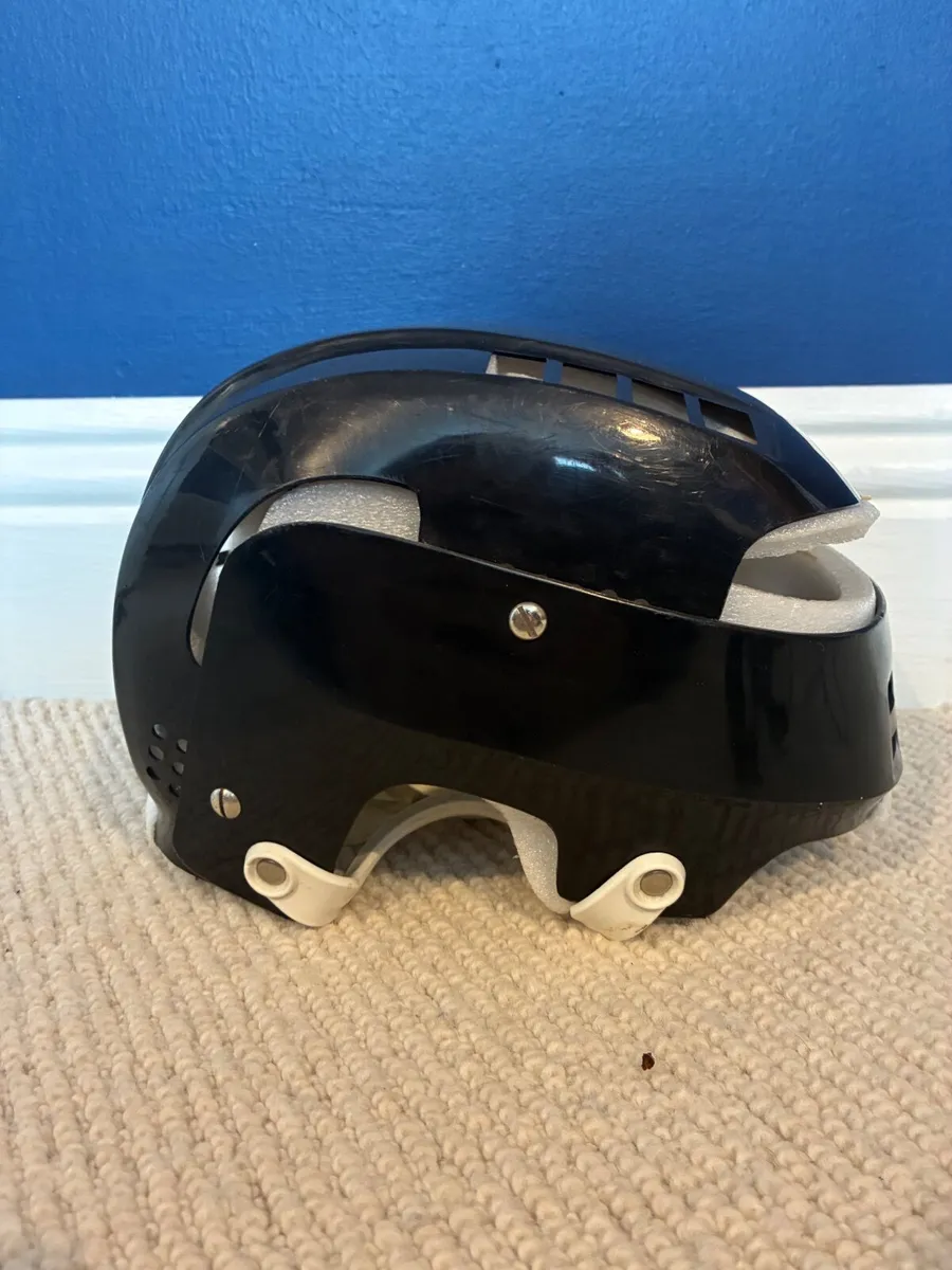Oldstyle guard and helmet - Image 3