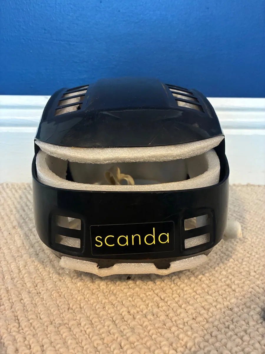 Oldstyle guard and helmet - Image 2