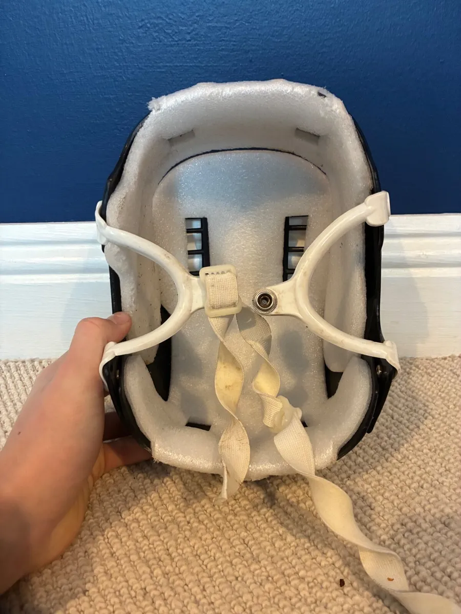 Oldstyle guard and helmet - Image 4