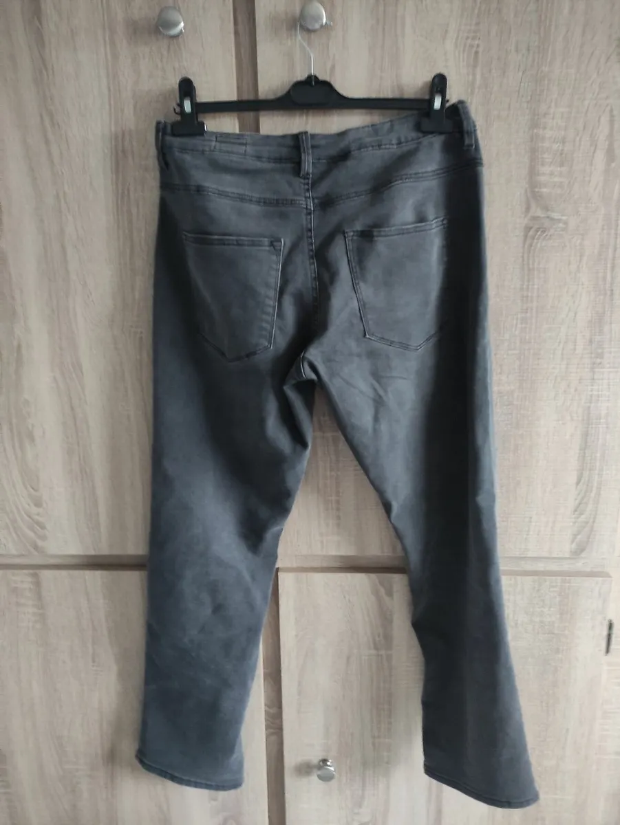 Dunnes straight fit man jeans w34 l32 - Image 2