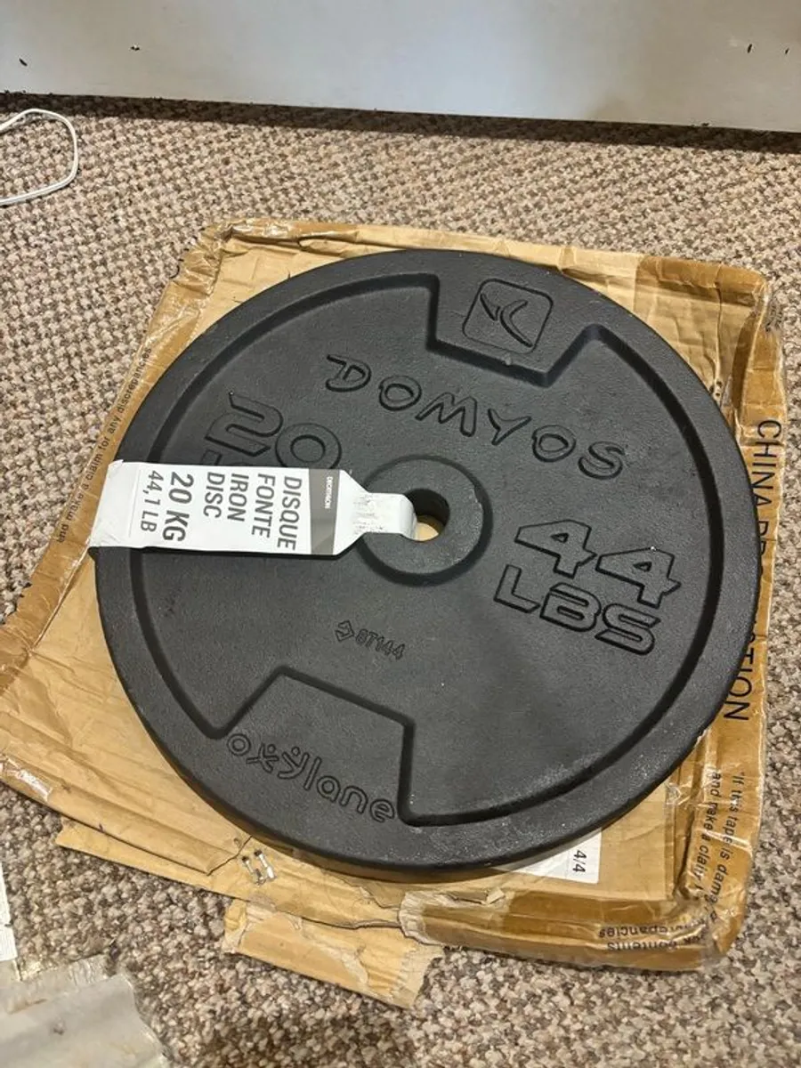 New Domyos 20 kg (44 lb) Cast Iron Weight Plate - Image 1