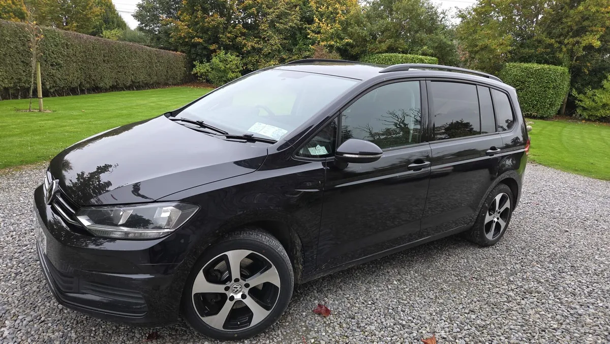 Volkswagen Touran - Image 1