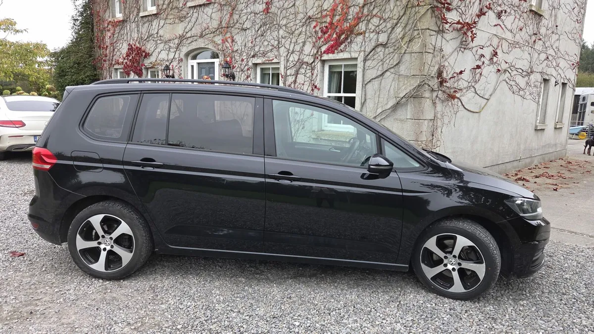 Volkswagen Touran - Image 2