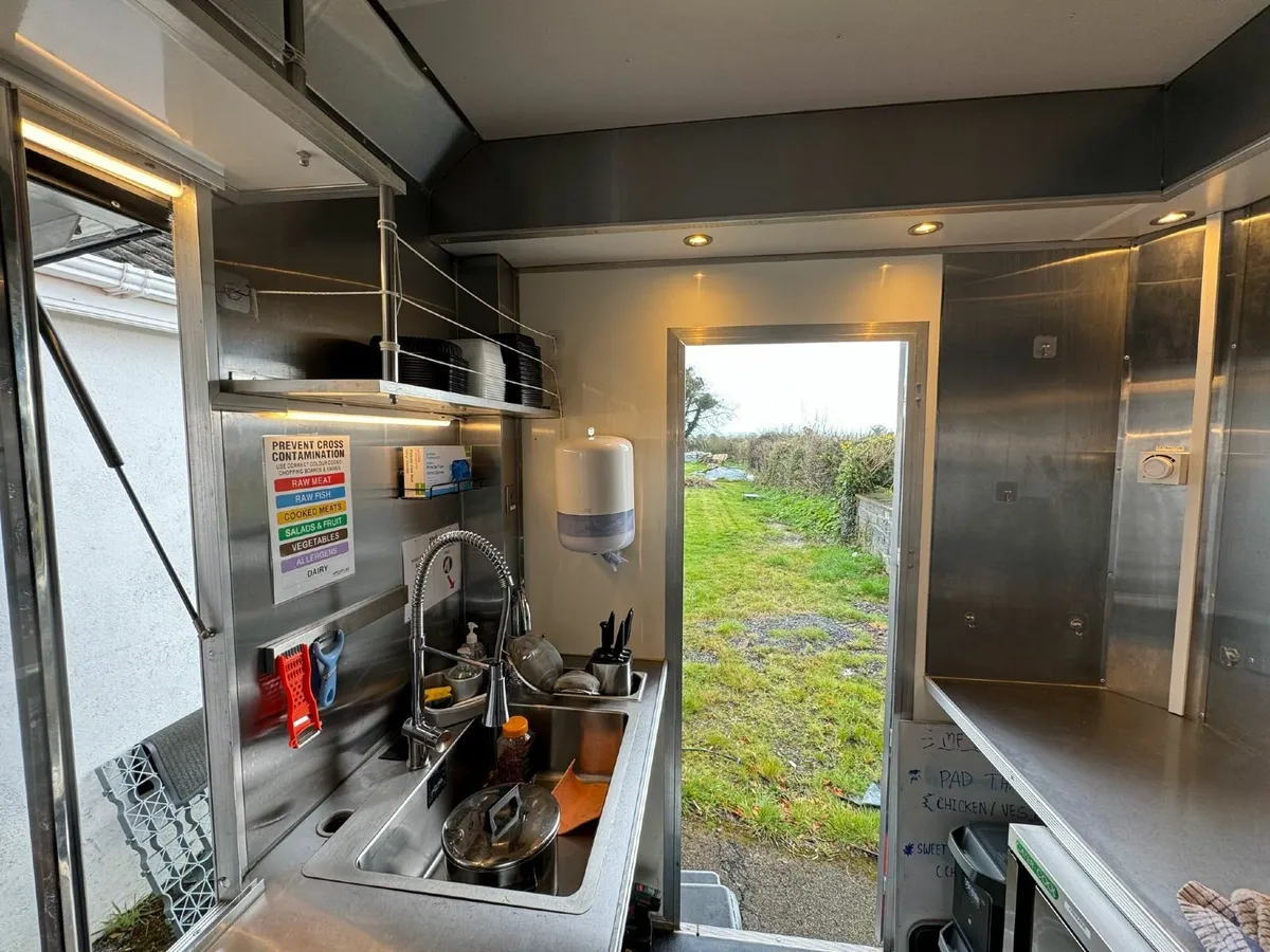 HSE Approved Food Truck High Spec - Image 4