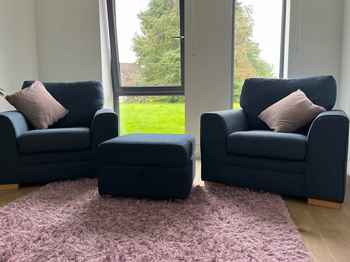 Armchairs and footstool - Image 1