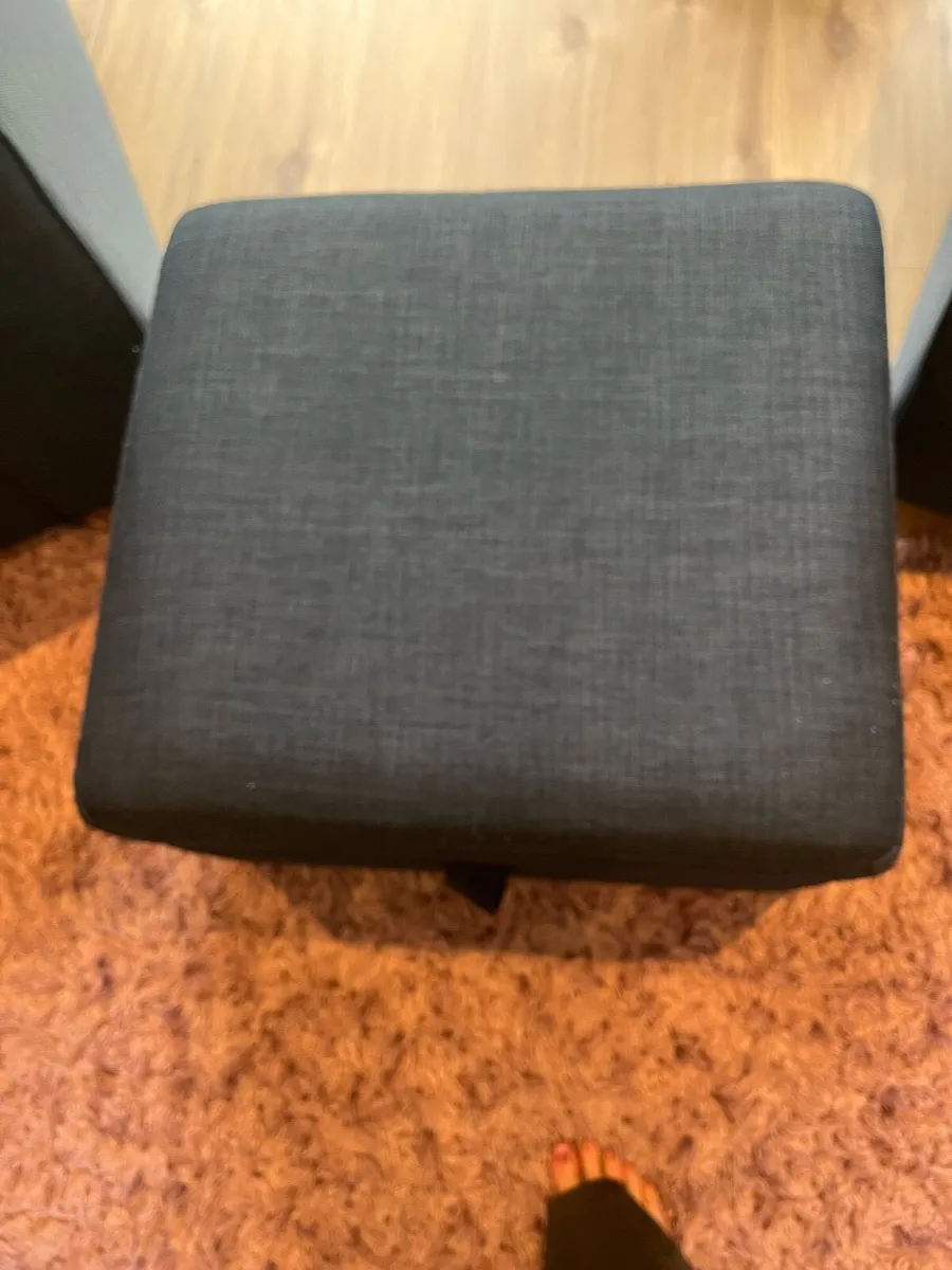 Armchairs and footstool - Image 4