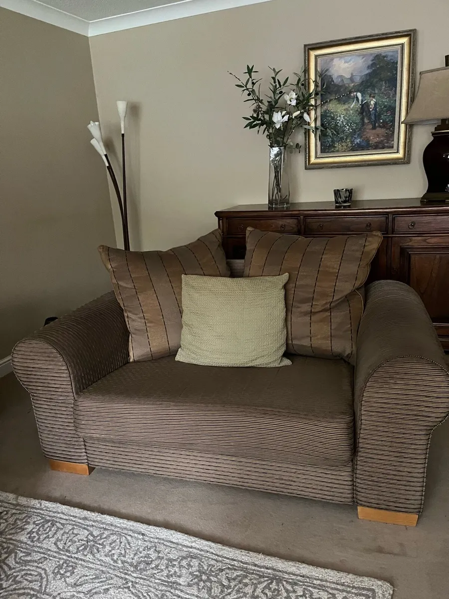 Cuddle chair - Image 1