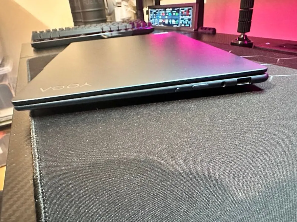 Lenovo Yoga Pro 7 Gen 9 14 inch AMD Teal Colour - Image 2