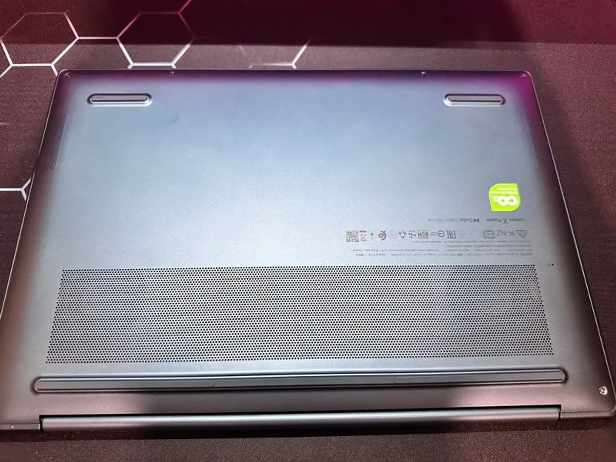 Lenovo Yoga Pro 7 Gen 9 14 inch AMD Teal Colour - Image 3