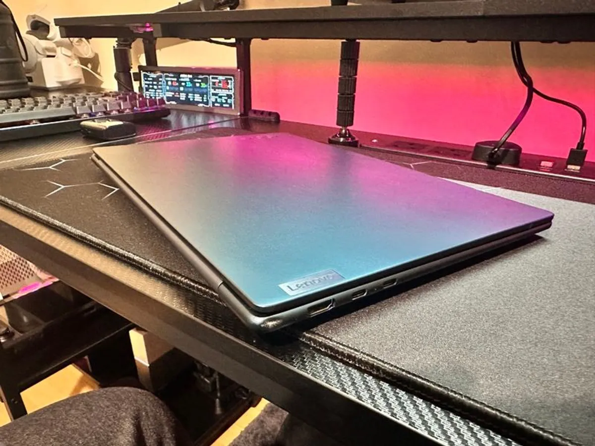 Lenovo Yoga Pro 7 Gen 9 14 inch AMD Teal Colour - Image 4