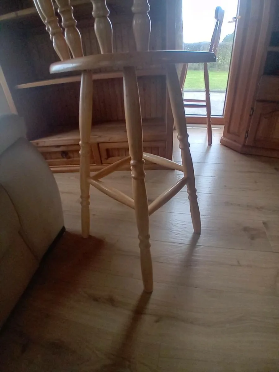 Solid pine kitchen stools x 2 - Image 4